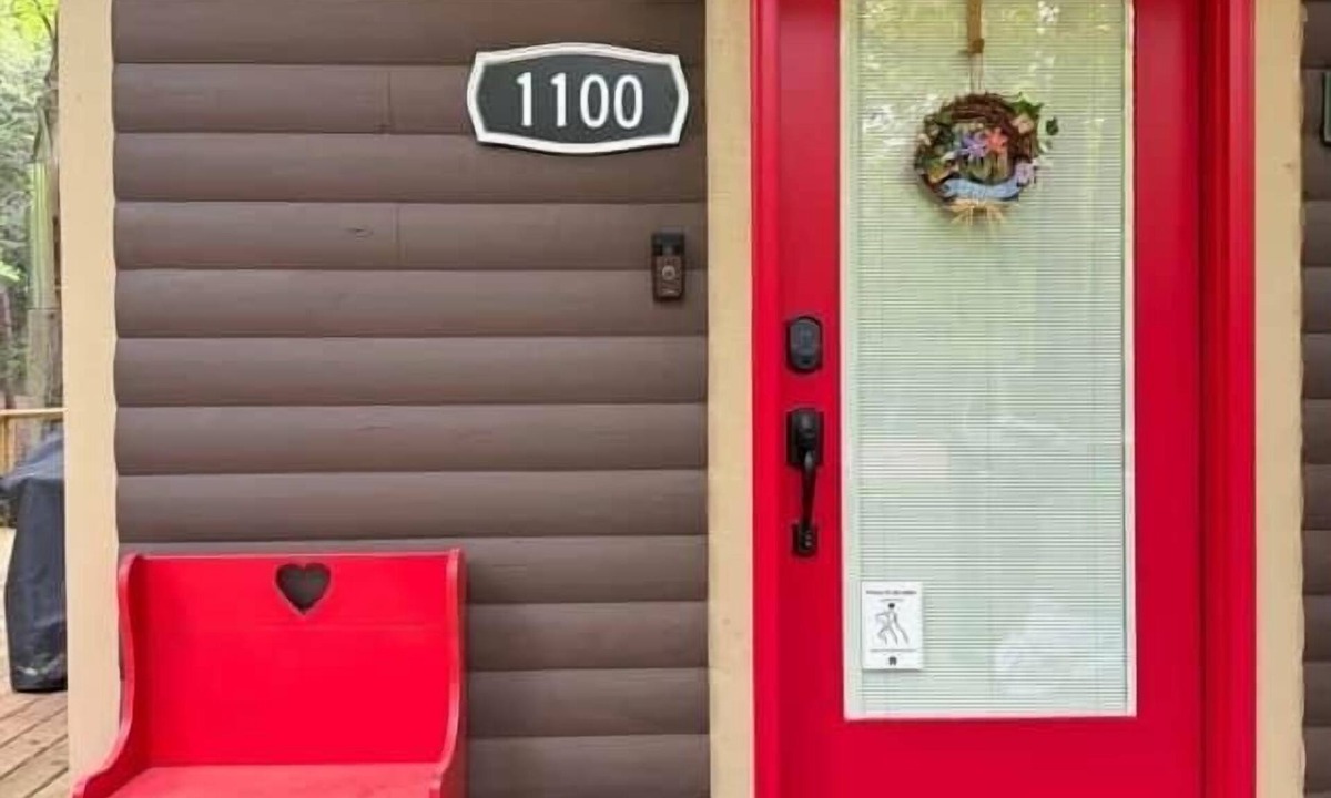 Hesperia House | 100-Acre Luxury, Dog-Friendly, Sleeps 8-10