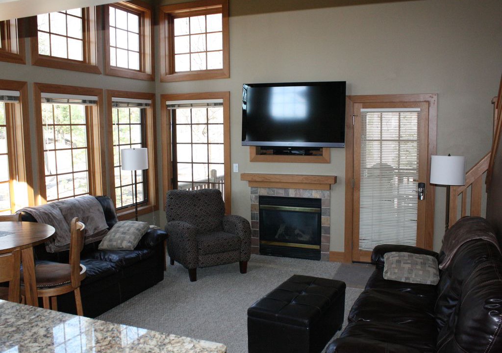 Lakeland Apartment | 2 BR/2 BA Lakefront Lighthouse Landing Condo with Wifi, nestled in a quiet cove