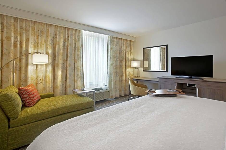 Downtown West Hotel | 2-Star Hotel ∙ Hampton Inn & Suites - Minneapolis/Downtown
