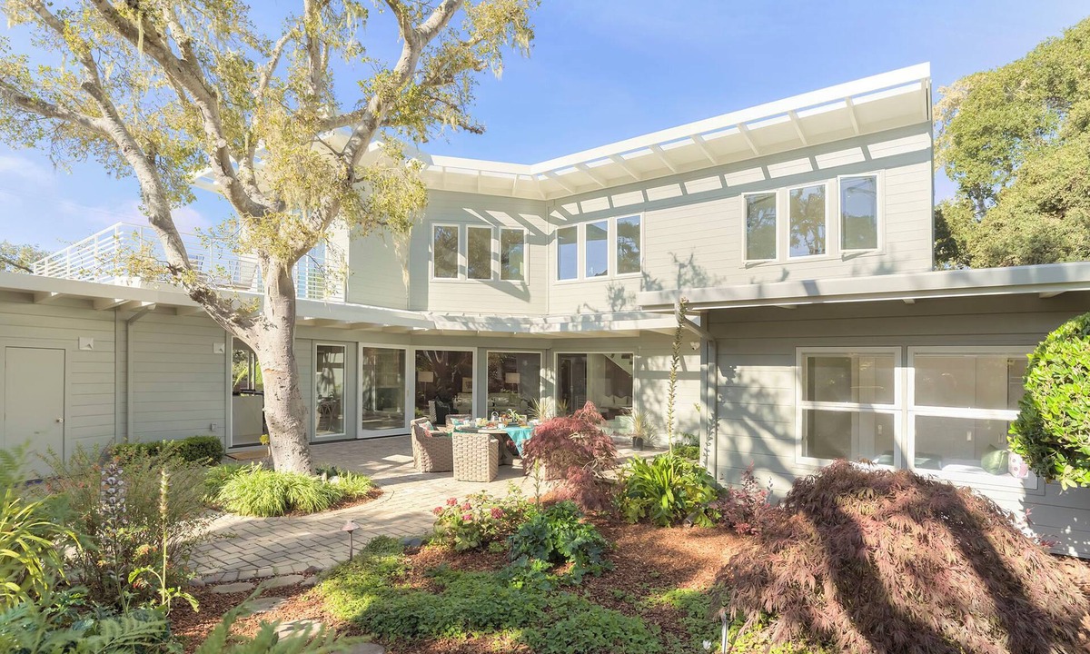 Northwest Carmel House | 3954 Lilli Pad - Remodeled, Private Primary Suite