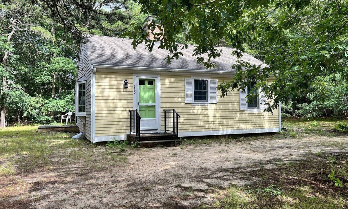 North Eastham Cottage | 3BR/1BA Eastham cottage w/backyard, A/C & WiFi
