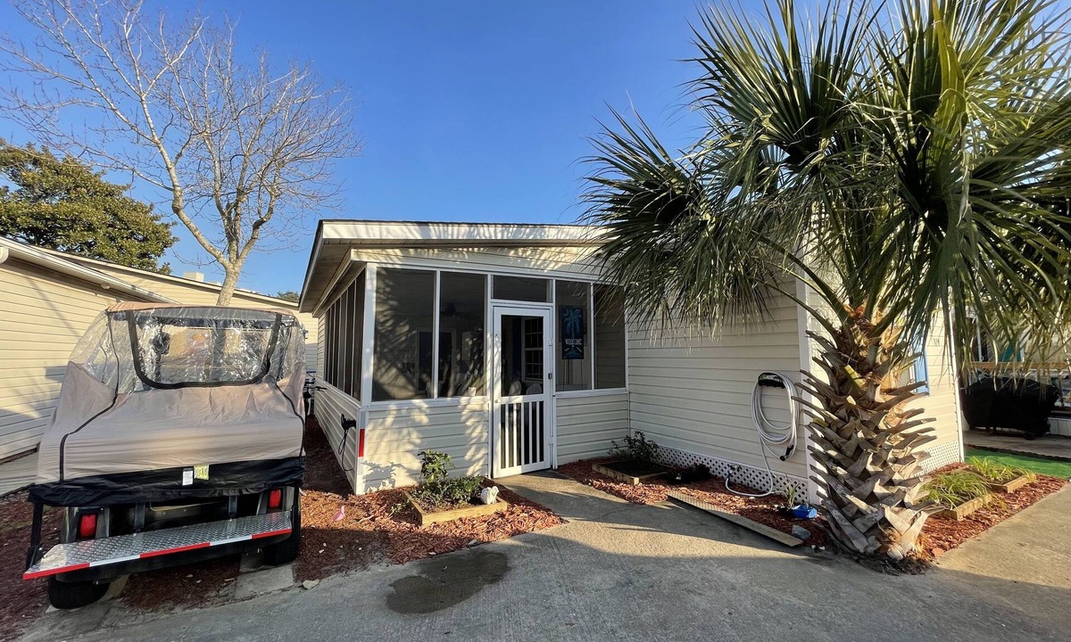 Garden City Cottage | 3MN WALK TO THE BEACH, GATED PARK, GOLF CART