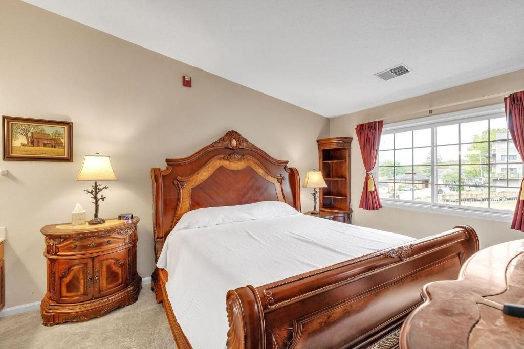 Nashville Apartment | 3rd Floor Front Side Corner Penthouse Suite - 304