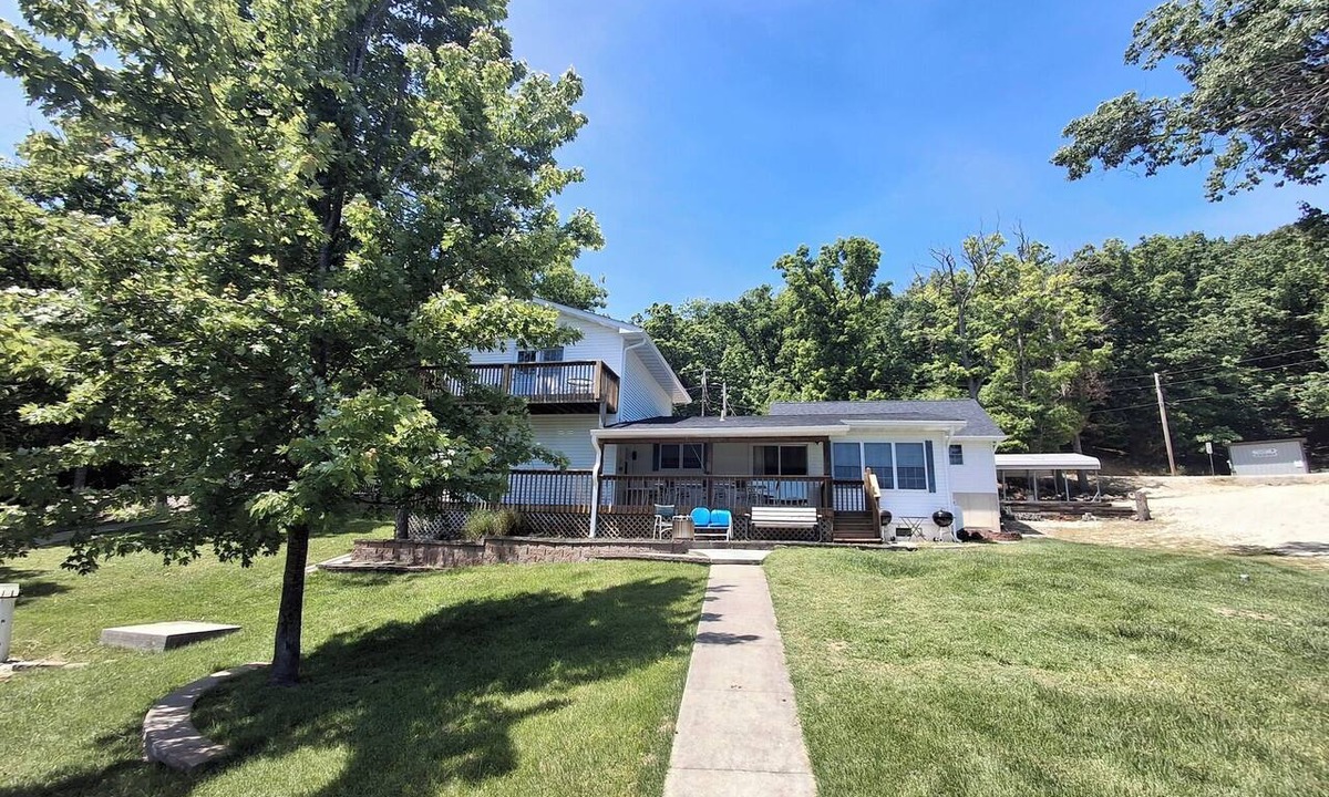 Lake Ozark House | 4BR/3BA Lakefront Home w/Dock, 2 boat Slips & Resort Amenities