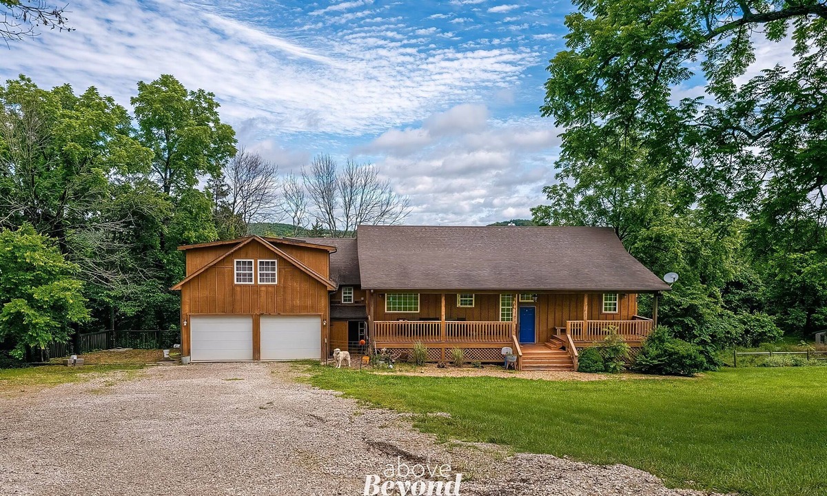 Branson House | 5 bed Mountain View Retreat on 8 Acres Near Town