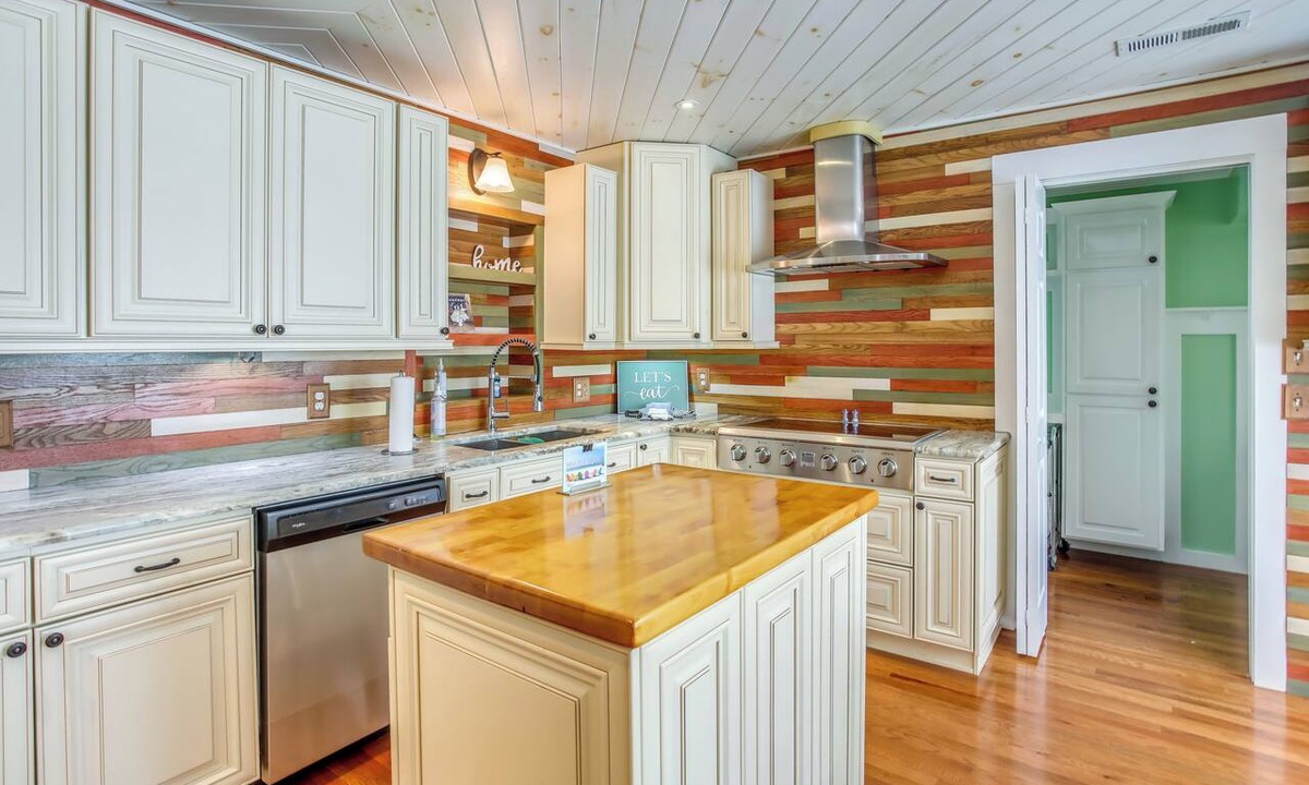 Myrtle Beach Cottage | 6 Mi to Public Beach! Myrtle Beach Home w/Patio