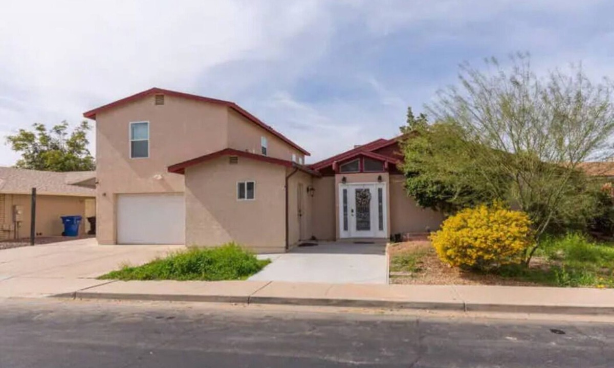 Mesa House | 8b/5b Centrally Located Home, Sleeps 36