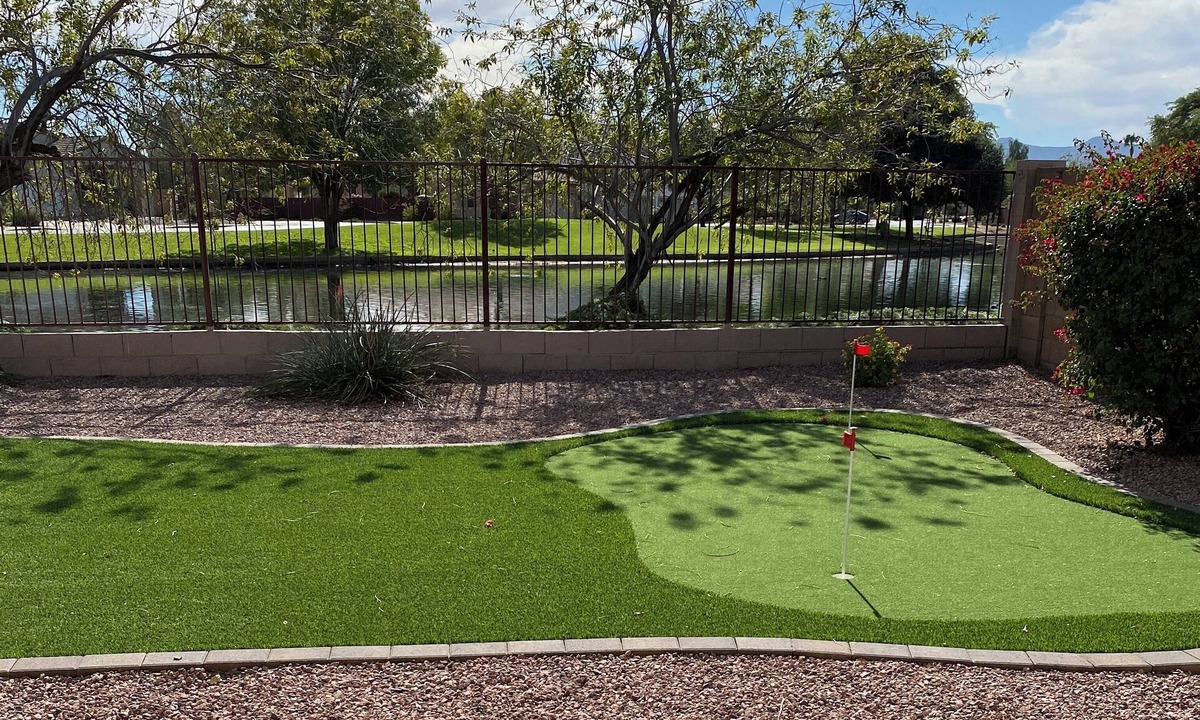 Laveen Village House | A Putter’s Paradise- Rent 3 or 2 bedrooms with WiFi, AC in fabulous Phoenix