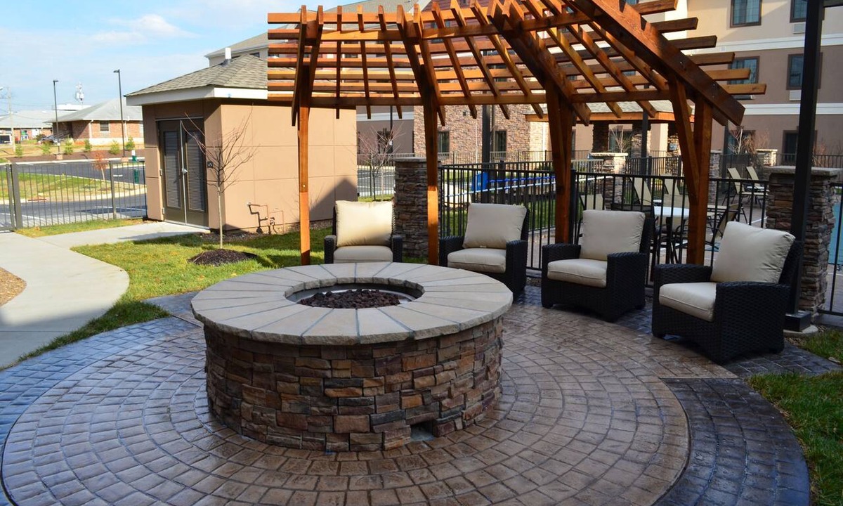 Bowling Green Apartment | Accessible Studio Suite | Kitchen & Free Breakfast