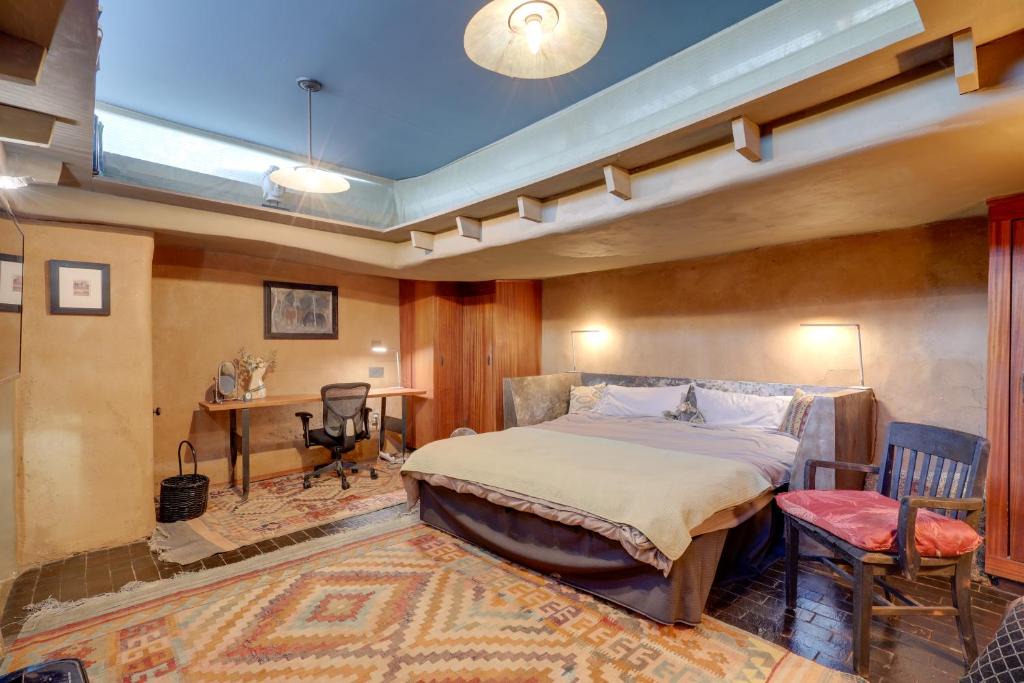 Northeast Santa Fe Apartment | Adobe Studio: 2 Blocks to Dtwn Santa Fe Plaza!