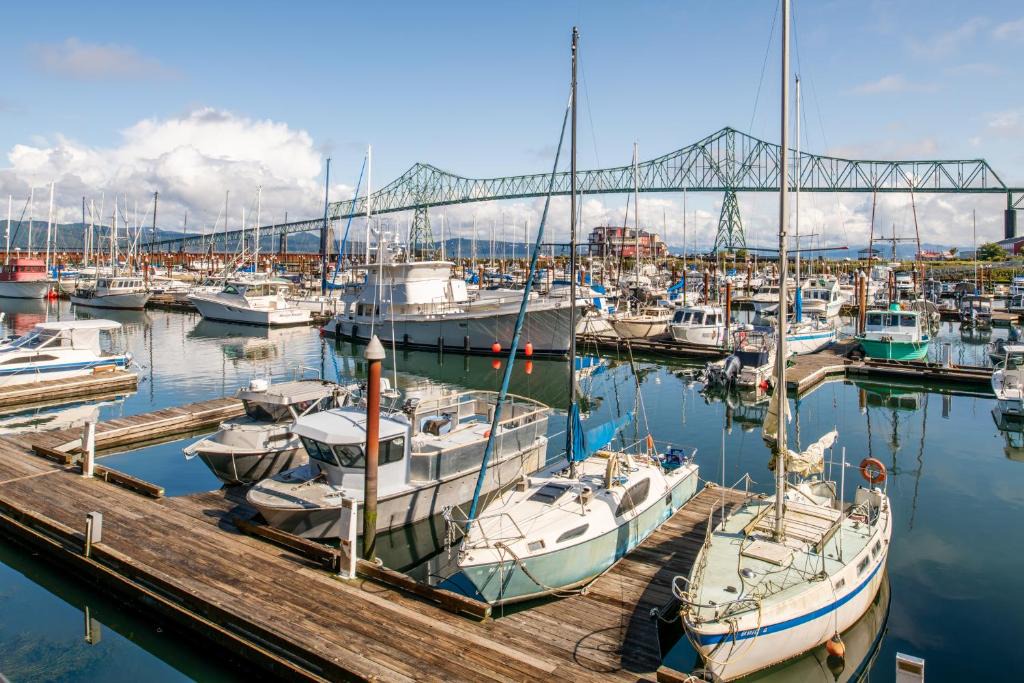 Astoria Hotel | Astoria Riverwalk Inn