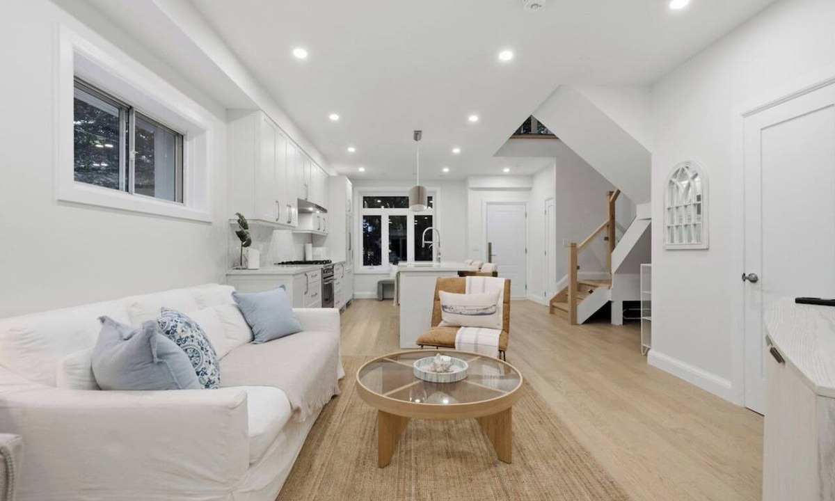 The Beaches House | Beach 2BR plus Loft with Gym, BBQ & Putting Green