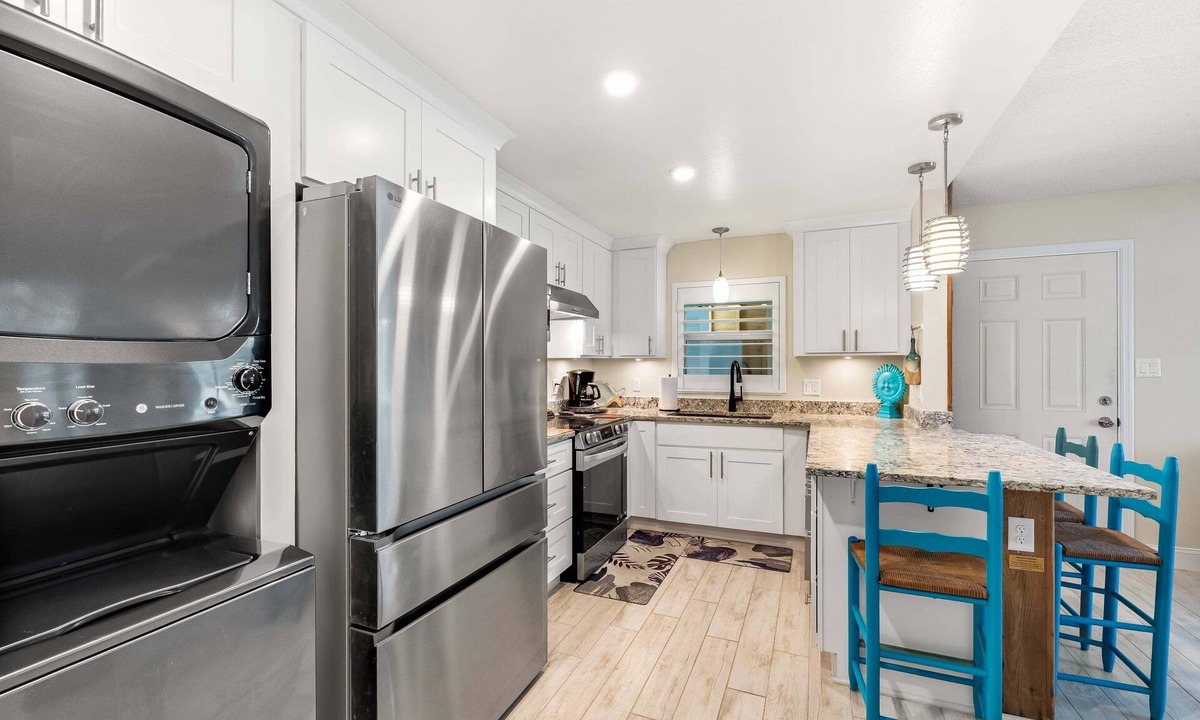 Golden Beach Condo | Beachfront Paradise- 2BR/2BA condo with pool, beach access, and full kitchen.