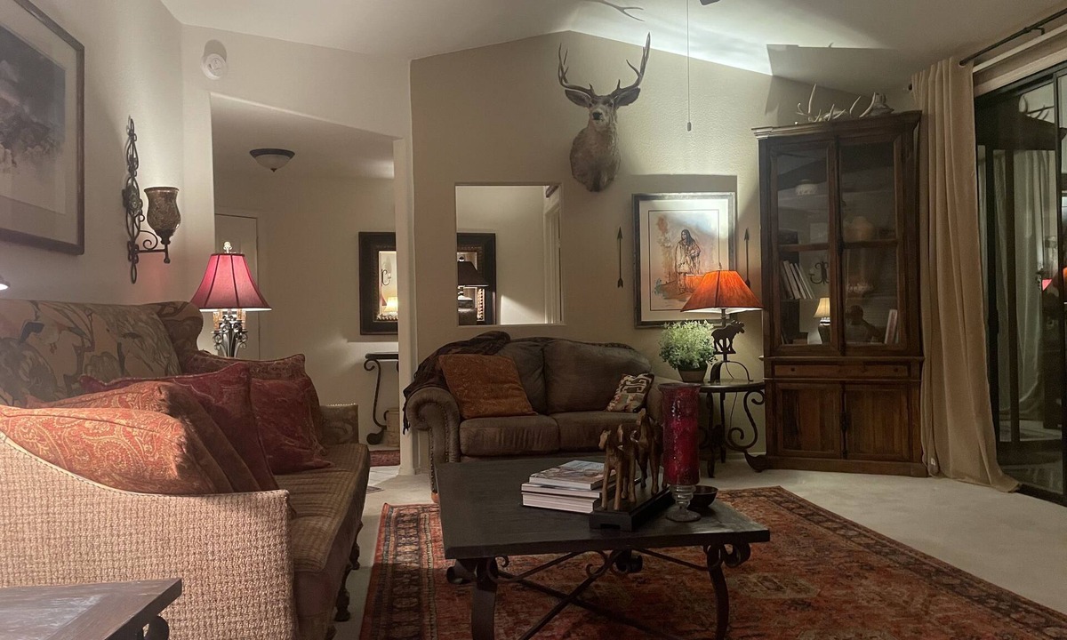 North Scottsdale Apartment | Beautiful 2bdrm, 2bth Condo…Excellent North Scottsdale location.