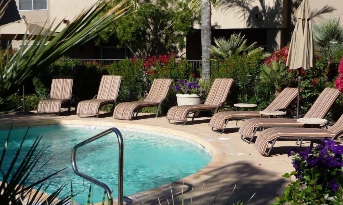 Central Scottsdale Condo | Beautiful complex with 3 pools, gym, gathering space - close to everything
