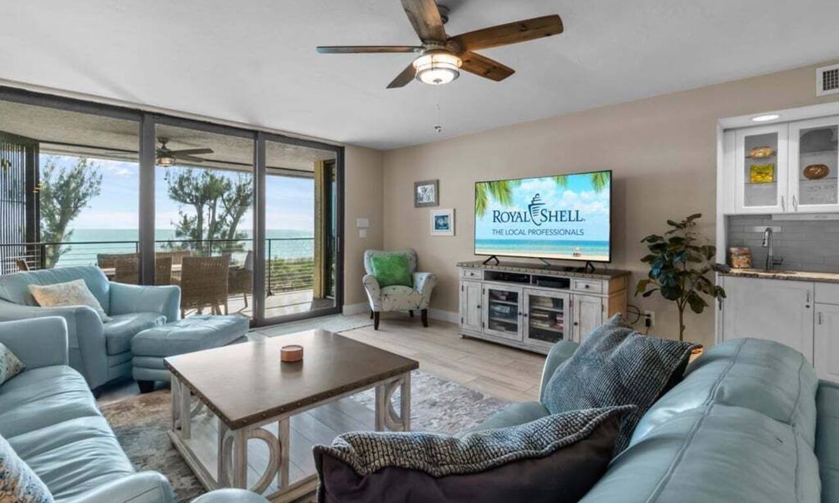 Sanibel Condo | Beautifully Updated and Spacious, Three Bedroom, Gulf Front Condo - Pine Cove 302