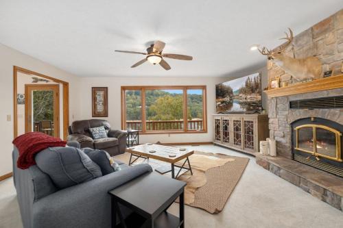 Eureka Springs House | Beavershore-Direct Access to Beaver Lake-Sleeps 12