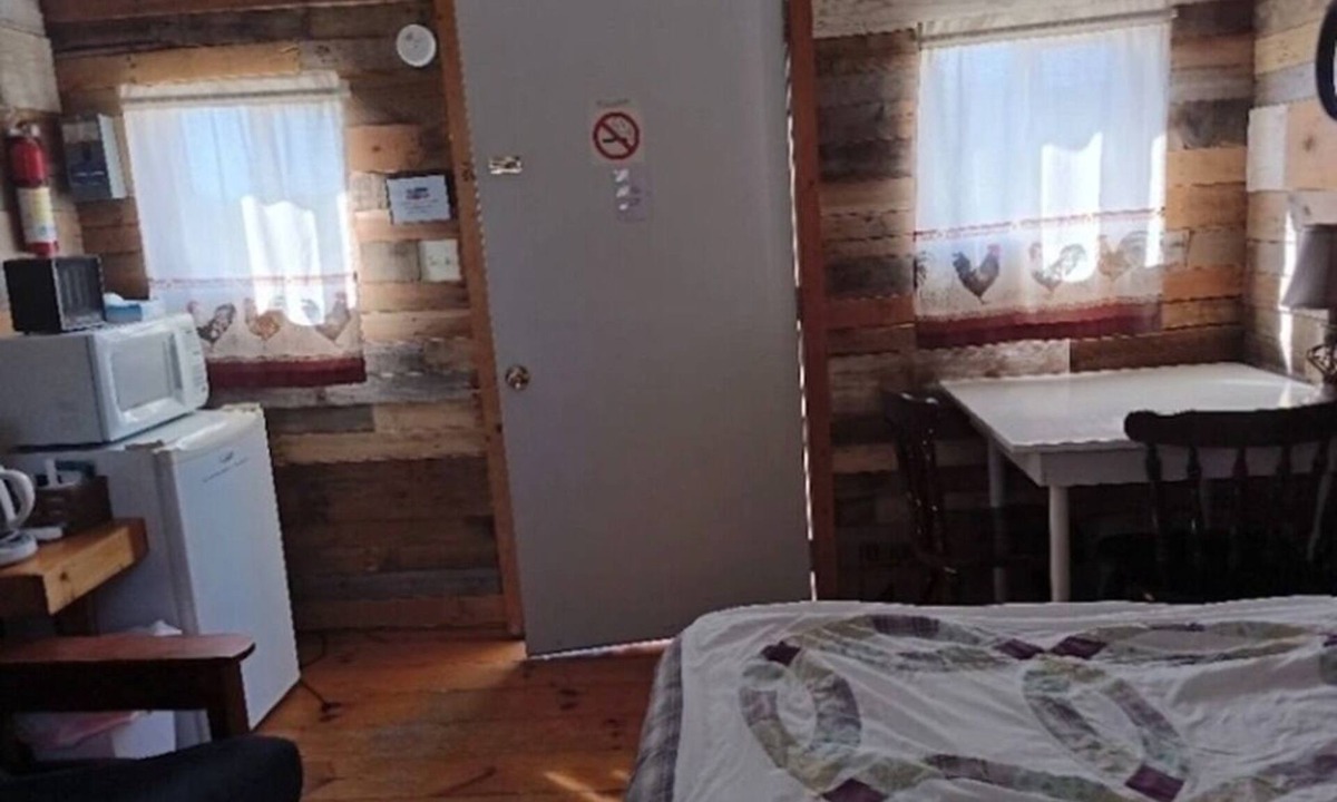 Fancy Gap Cabin | Blue Ridge Parkway Camping Cabin, Pet Friendly, Family Ready, Bath House Nearby