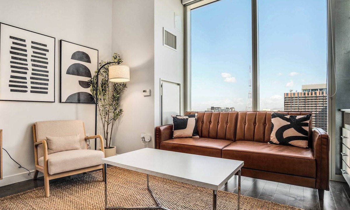 Downtown Phoenix Apartment | Boulevard Stays Downtown Highrise STU Sky Pool, Parking, Gym 15