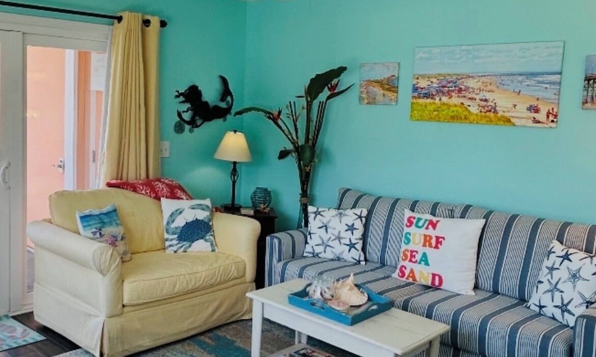North Carolina Coast Condo | Bright end unit, Ocean Views, 1st floor, Pool, large beach, Direct access !