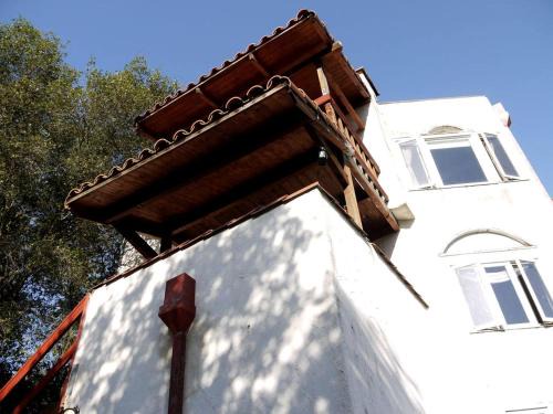 Three Rivers Villa | Captivating Riverfront Vacation Rental for Large Groups in Three Rivers, California
