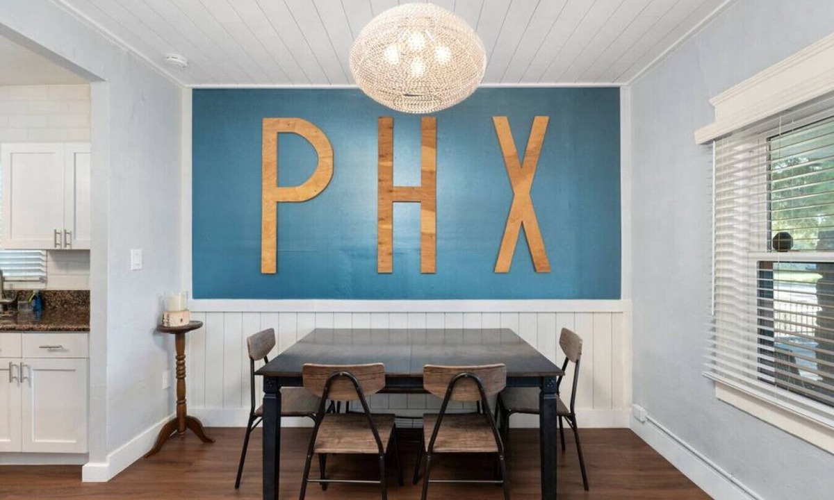 Downtown Phoenix Cottage | Centra Phoenix House Kingbed