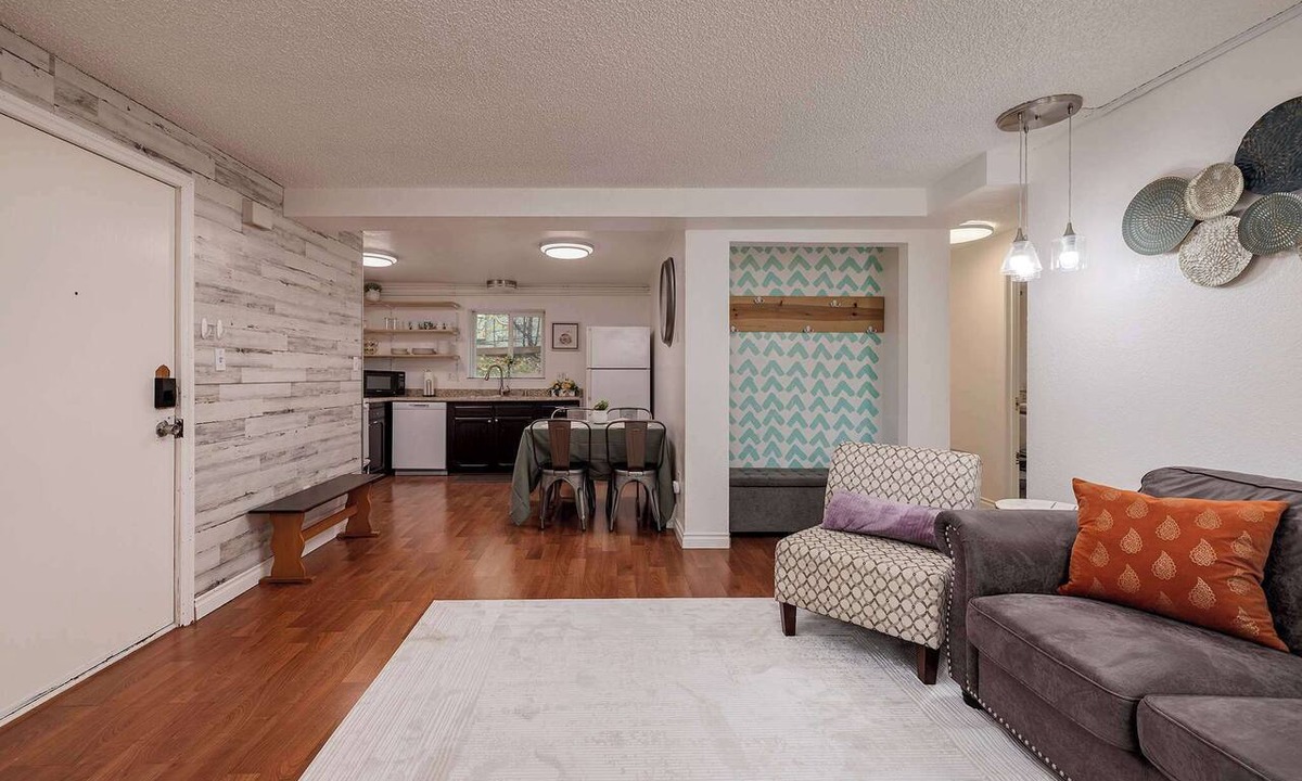 Taku - Campbell Apartment | Central 2BR Anchorage Adventure Hub