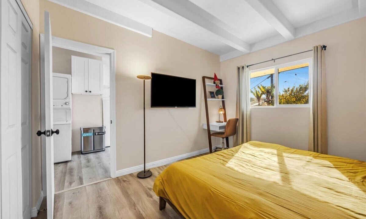 Westminster Apartment | Charming 1-bedroom studio with private entrance and backyard