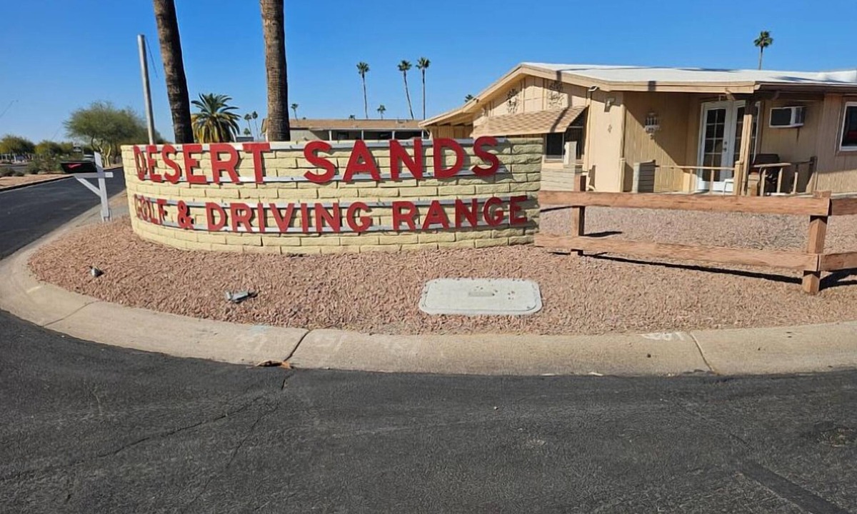 Desert Sands Golf Country House | Charming 2-bed mobile home with AC, WiFi in Mesa golf course community, all-age.