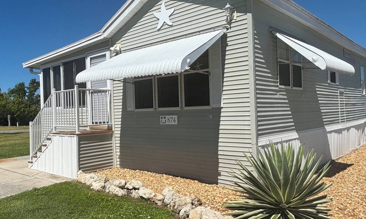 Fort Myers Beach Cottage | Charming 2-bedroom cottage in lovely Fort Myers Beach located 2 miles from beach