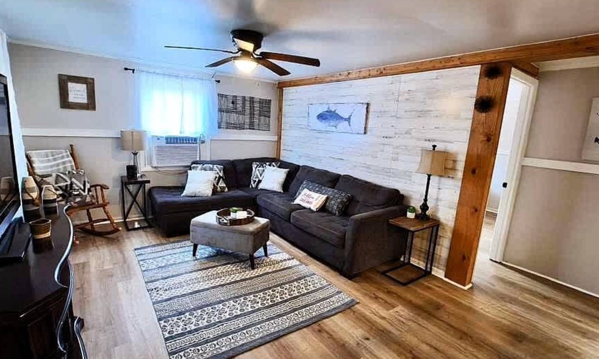 Crystal River Cottage | Charming Cottage, fenced backyard & boat parking