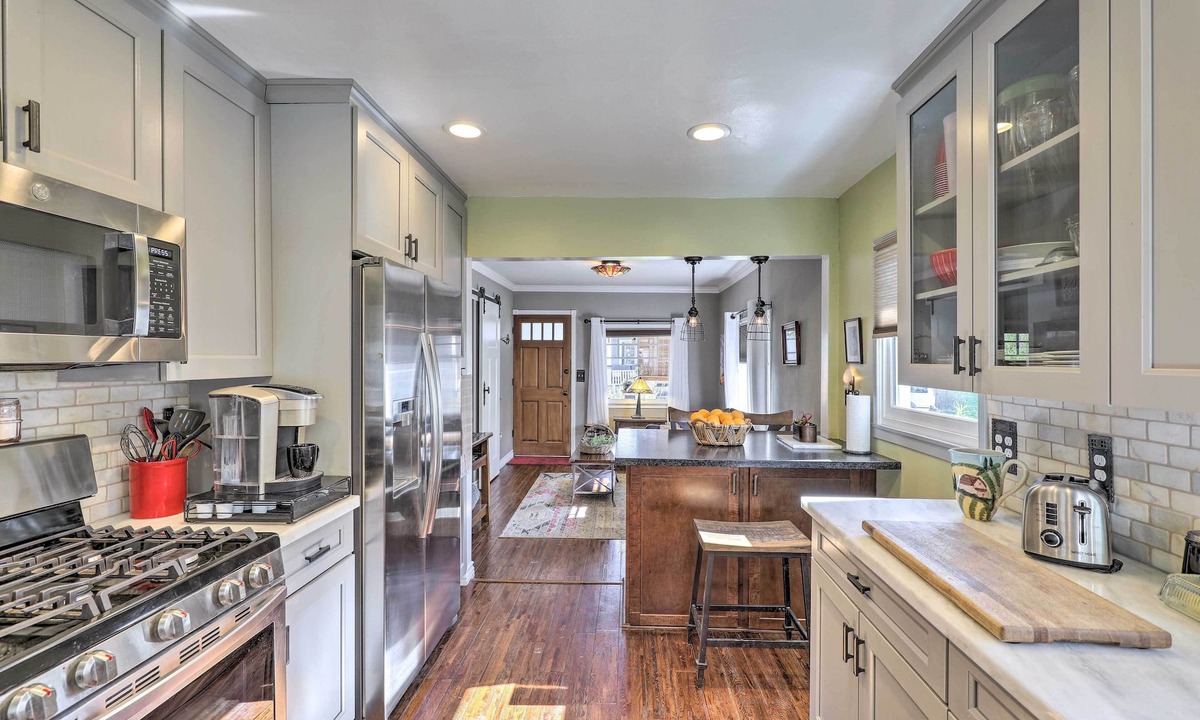 Fullerton Cottage | Charming Craftsman Bungalow With Garden & Hot Tub!
