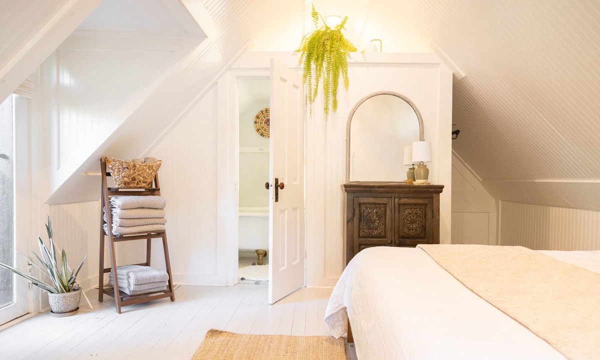 Cory Cottage | Charming Home-Modern Comforts & Style-300+ Reviews