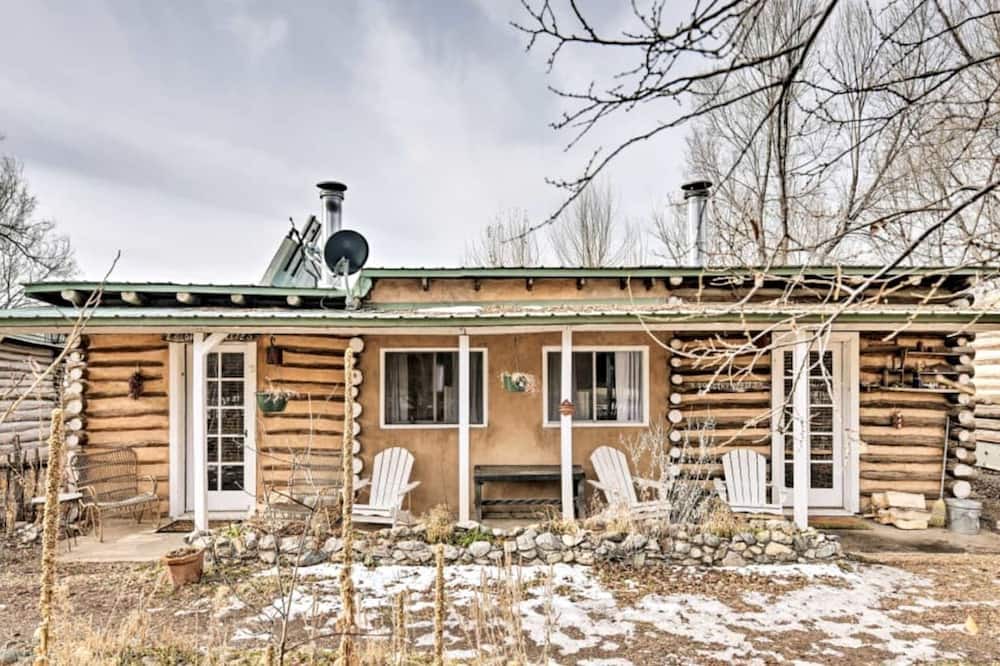 San Cristobal Cabin | Charming Log Cabin Rental on Eco-Farm near Taos Ski Valley