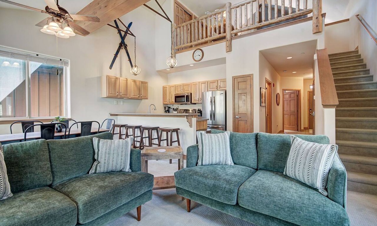 Willow Grove Condo | Charming Riverfront Condo with Loft on Blue River