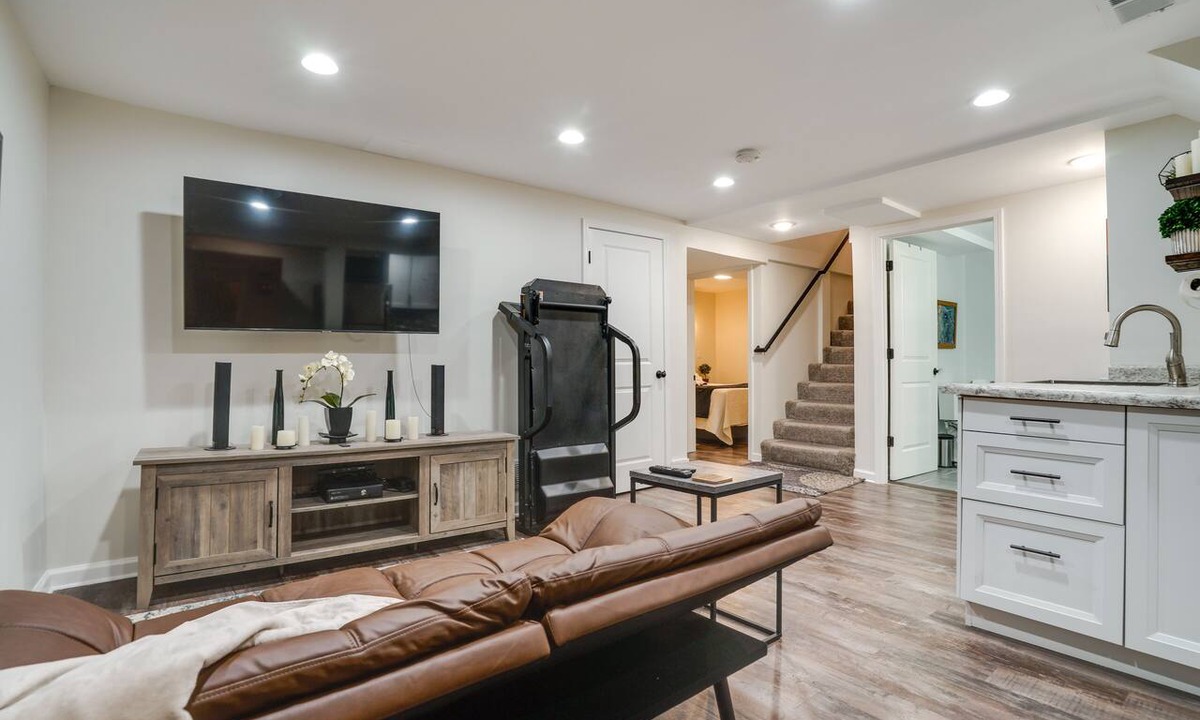 Ericsson Apartment | Chic Minneapolis Apt - 6 Blocks to Lake Nokomis!