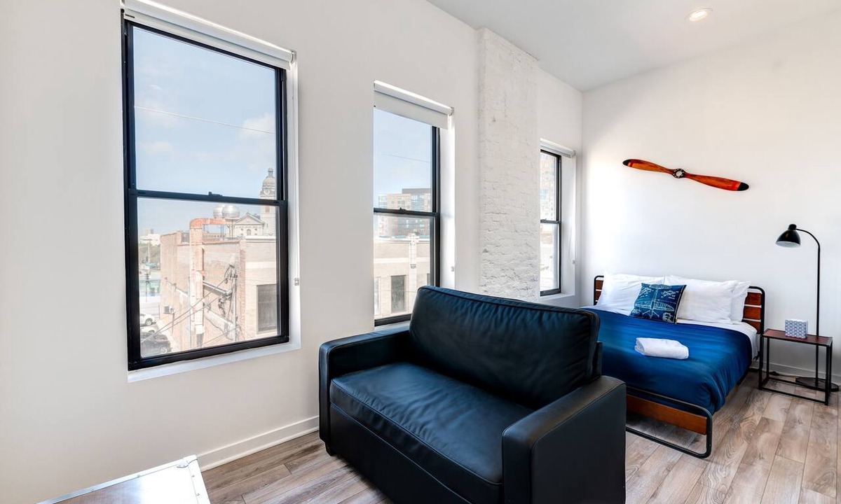 River West Apartment | Chicago Third Floor Studio by 747 Lofts