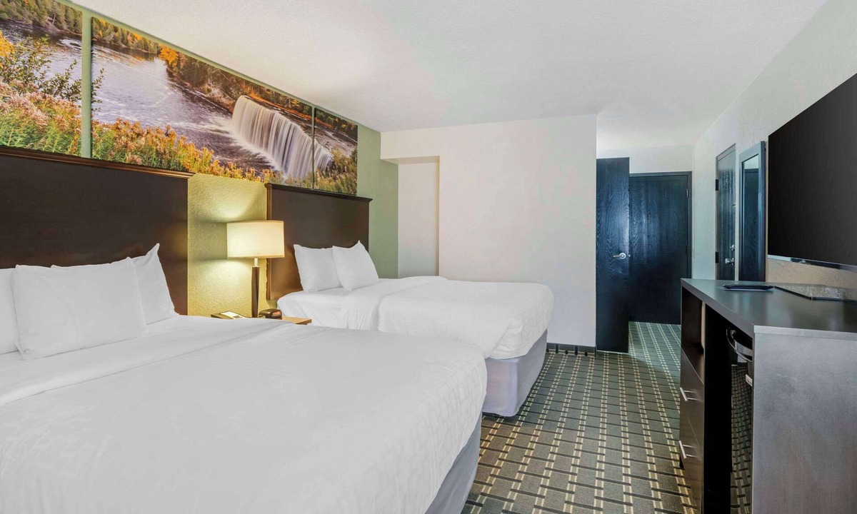 Jasper Hotel | Clarion Pointe Jasper