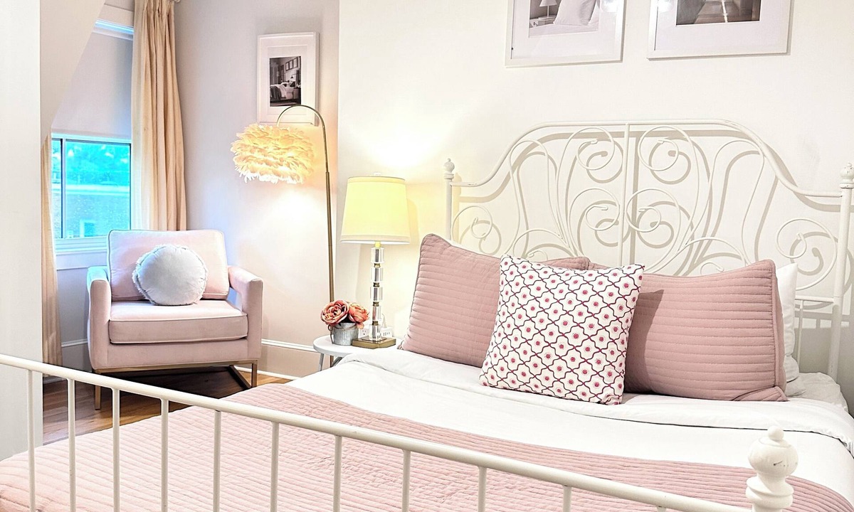 Wayland Apartment | College Hill 2BR Walk to Brown/RISD Free Parking