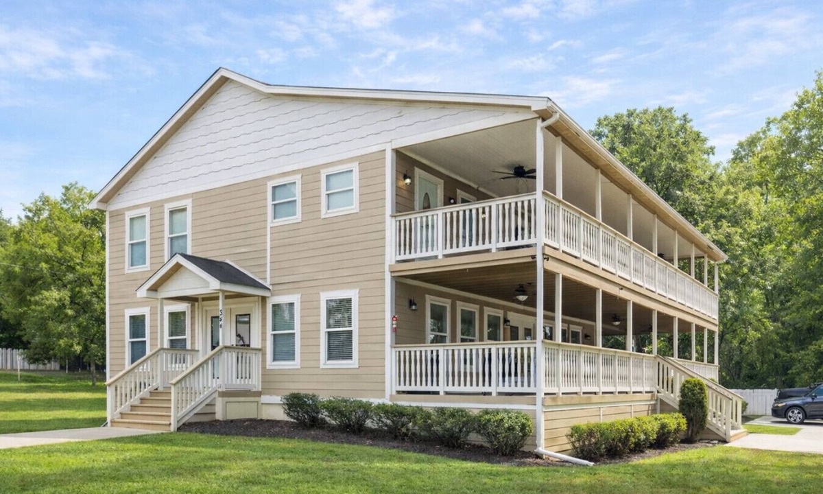 Buckeye Lake House | Colonial on Crane: (WHOLE HOME) Hot tub, pet friendly, and boat dock included
