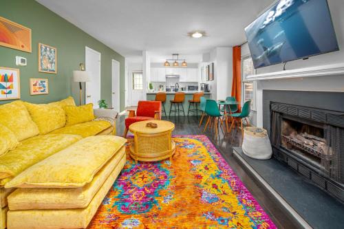 Cary House | Color Pop Cottage Stylish 2BR with 2 Parking Spots