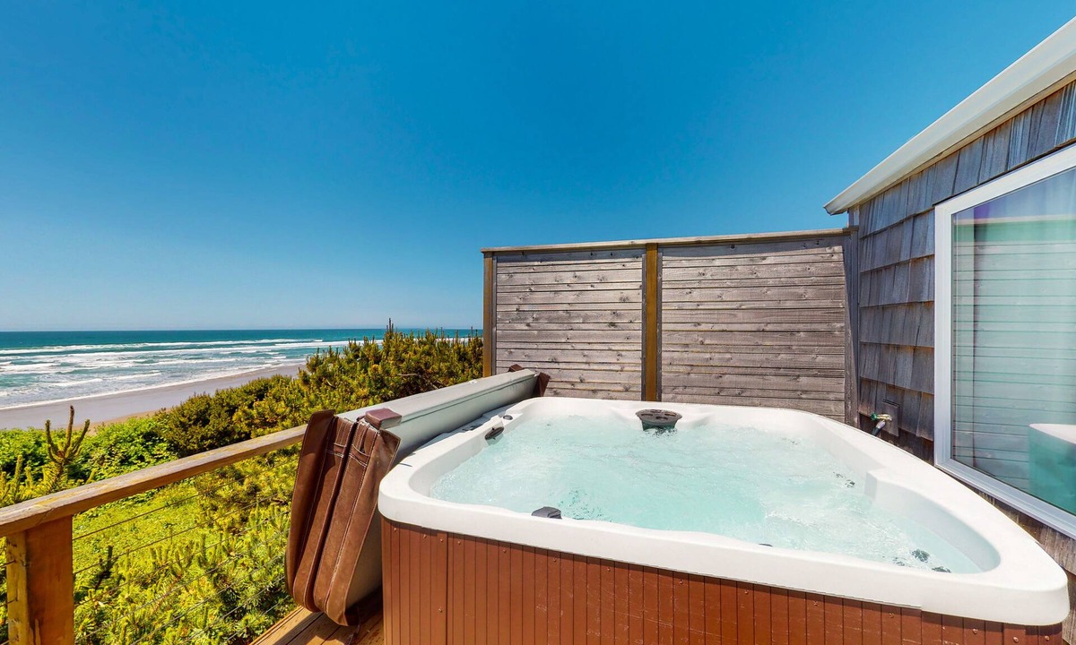 Edgewater Shores Cottage | Comfortable Oceanfront Getaway w/Easy Beach Access and Ocean Views - Dogs OK