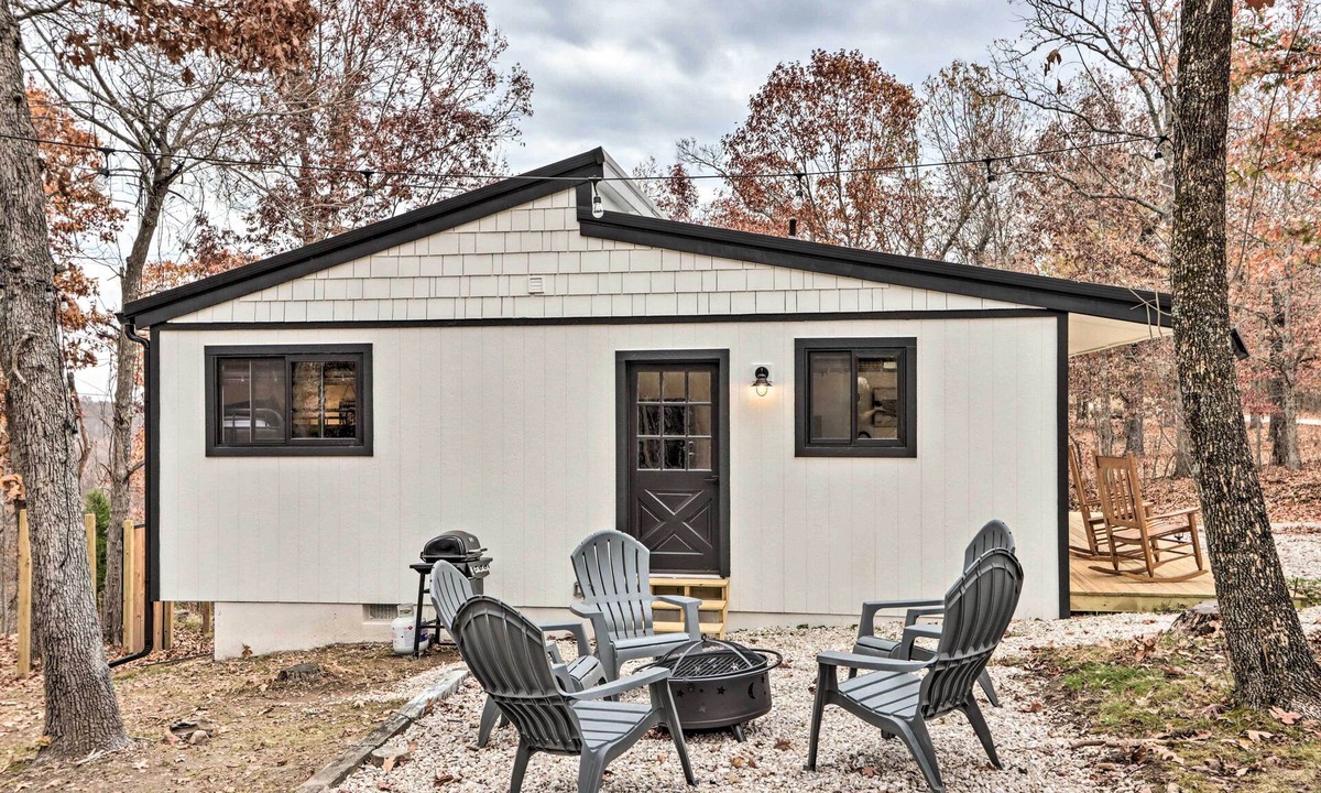 Osage Beach Cottage | Cottage w/Fire Pit by Lake of the Ozarks Shootout