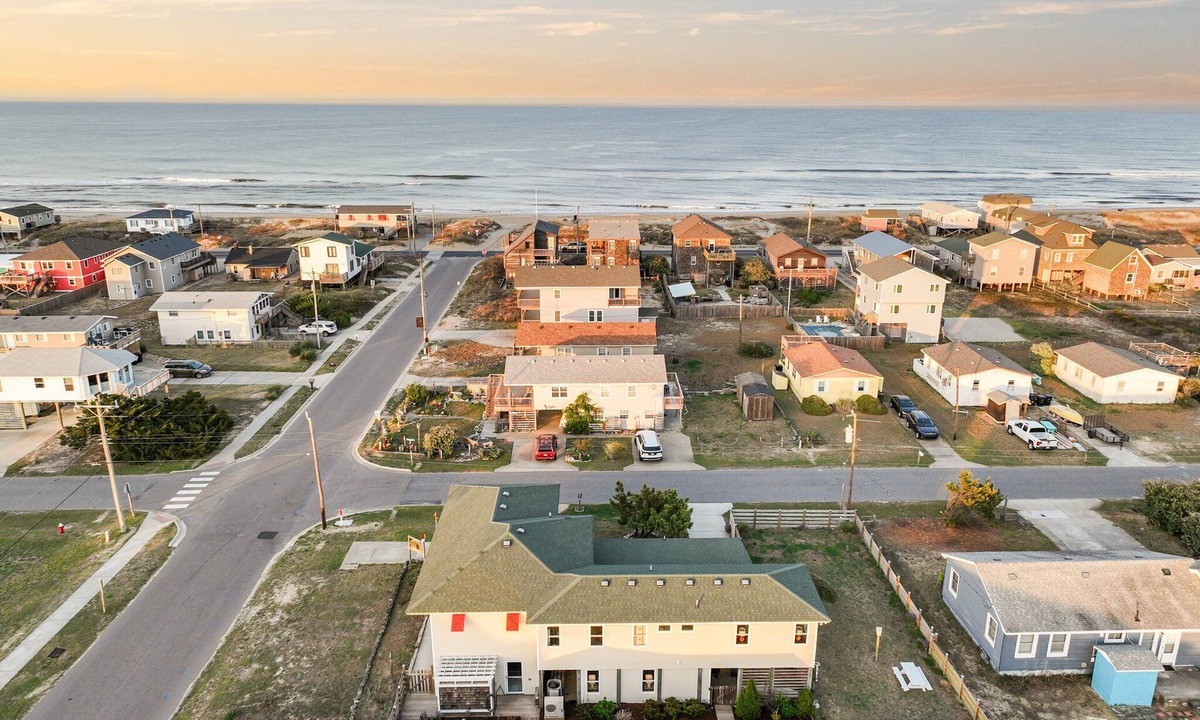 Colington Cottage | Counting Pelicans + Ocean View + Pelican Hunt