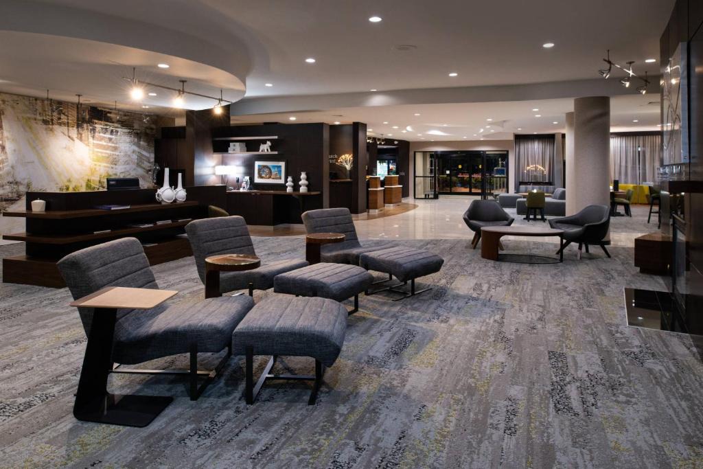High Point Hotel | Courtyard High Point