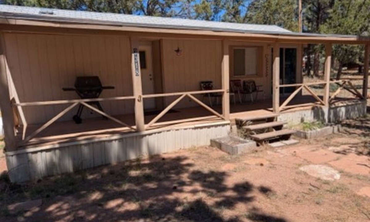 Overgaard Cottage | Cozy 1-bedroom cottage in beautiful Heber-Overgaard with AC