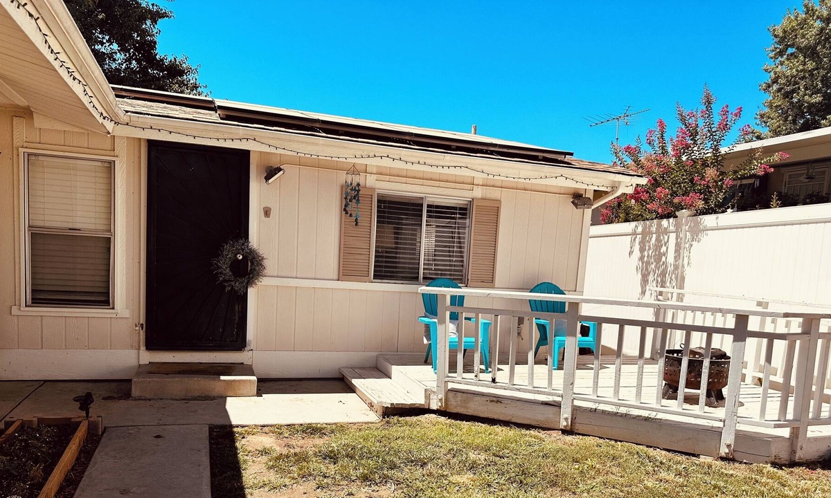 Valencia Cottage | Cozy cottage located minutes from LA.