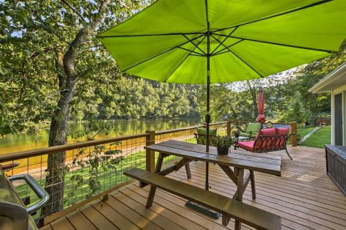 Cotter House | Cozy Waterfront Cottage w/Deck on White River!