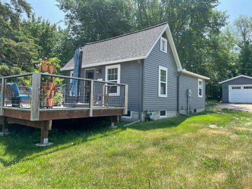 Owatonna House | Creekside cottage