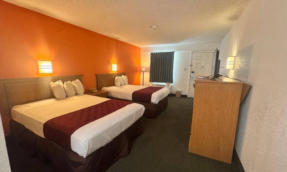 West Helena Hotel | Delta Inn West Helena US 49 AR